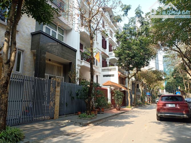 Cho thuê nhà liền kề Trung yên, đường Vũ phạm hàm 150m2x5T, thang máy