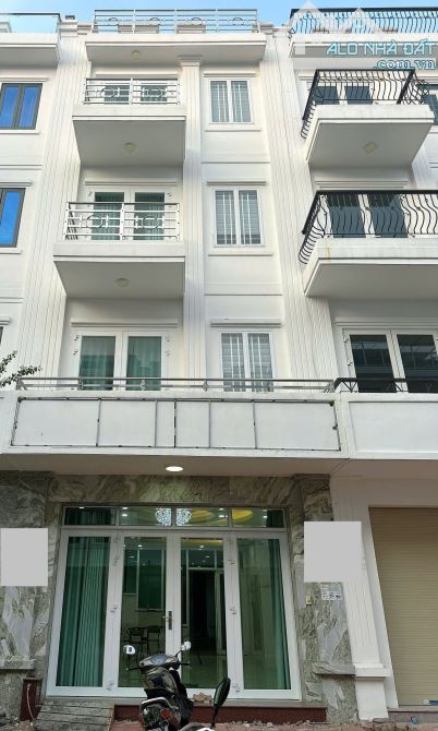 Cho thuê nhà 1 trệt 3 lầu 1 sân thượng có thang máy tại khu đô thị Hưng Phú
