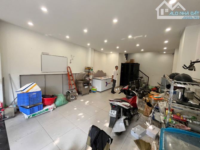 Cho thuê nhà mới đẹp khu Mỗ Lao 55m x 4 tầng thông sàn 20tr