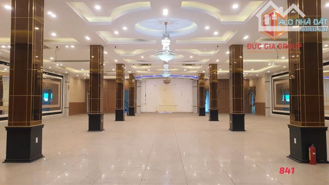 Cho thuê mặt bằng hơn 1500m2 ngang 22m mặt tiền Xa Lộ Hà Nội, Biên Hòa, Đồng Nai