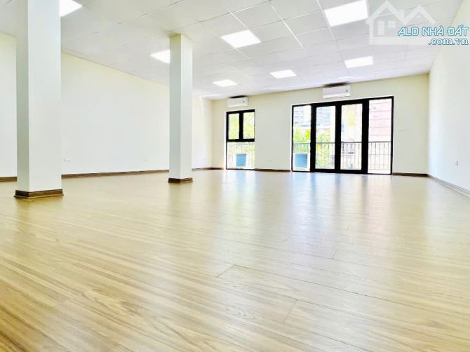 Văn phòng cho thuê100m2, 10t/th ,150m2, 15t/th ,300m2 40t/th phố ngã ba Xuân Diệu,Âu Cơ
