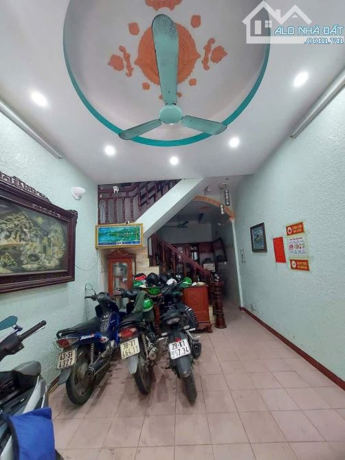 Cho thuê nhà vũ xuân thiều, Long Biên 8 triệu,45m, 4 tầng ,4 PN, full NT, Ô TÔ