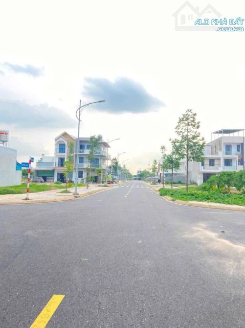 Siêu Phẩm 2 Mặt Tiền Thị Trấn Long Thành 143m2 Giá 2tỷ150 Đối Diện Chợ Mới Long Thành - SR