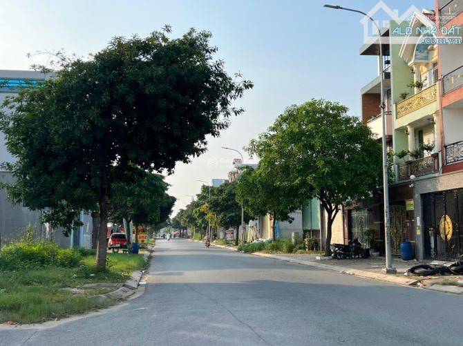Bán đất mặt tiền 3/2 phố thương mại, TT Hậu Nghĩa, Đức Hoà, Long An đã có sổ hồng