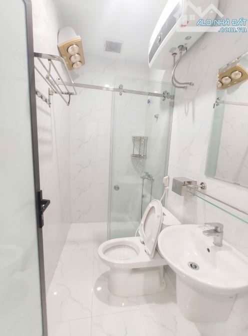 Cho thuê phòng khép kín 35m2 giá 4 Triệu/tháng tại Đường Vũ Trọng Khánh chân cầu rào 1