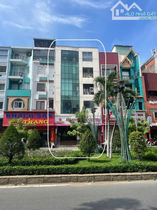 Cho Thuê Tòa Nhà 8x16m đường Phan Xích Long quận Phú Nhuận