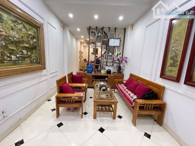 Cho thuê nhà Cự Khối, Long Biên 7.5 triệu, 46m, 4 tầng sát phố, full NT, Ô TÔ
