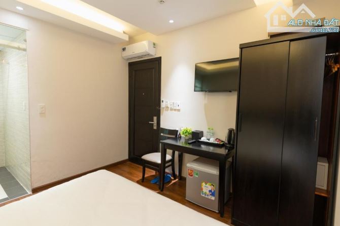 CHO THUÊ K.SẠN 75 PHÒNG- NGAY CHỢ BẾN THÀNH,Q1- DT: 9X30- 1 HẦM+10 TẦNG- 1,45 TỶ/TH