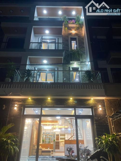 DUY NHẤT ! Nhà 5 tầng thang máy cực kì đẹp MT Bàu Cát, giá chỉ 14.5 tỷ thôi