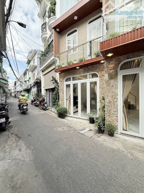 HOT!!Chỉ với 4tỉ650/75m2 có ngay nhà Trần Nhân Tôn ,quận 10.Sổ sẵn.Gần TT Sài Gòn.