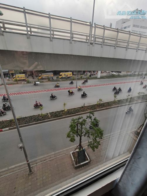 Mặt Phố Trường Chinh,gần Ngã tư Sở, sau có ngõ, nhà xây đẹp sổ 32m2,HĐ 45 tr/th.Giá 21 tỷ