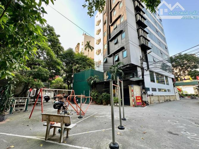 Bán nhà mặt phố Khuất Duy Tiến, quận Thanh Xuân, DT 130m2, 9 tầng, MT 8m, giá 102 tỷ có TL