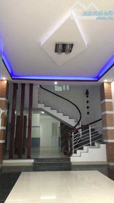 cần bán nhà 3 tầng _ mặt tiền đường 10m5_.Trần Phước Thành ._.. cạnh Trung tâm Thành Phố .