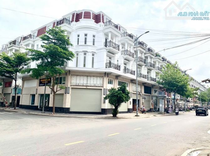 CHO THUÊ NHÀ PHỐ THƯƠNG MẠI GÓC 2 MẶT TIỀN Đ.TRẦN THỊ NGHỈ P7 (5 TẦNG) THANG MÁY