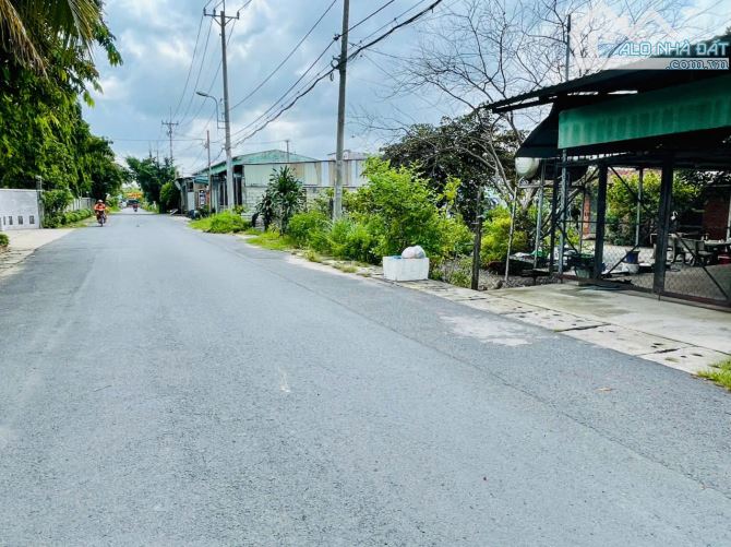 Bán lô đất Tân Phú Trung Củ Chi, diện tích 240m2 giá 820 triệu, sổ hồng sẵn, đường 12m
