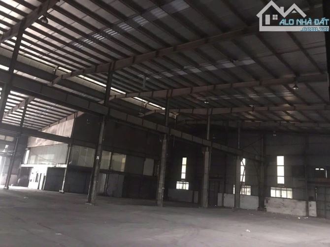 Cho thuê kho 2700m2 CCN Nam Từ Liêm, Hà Nội ,có cắt lẻ 1000m2 kho cao 9m xe công vào kho