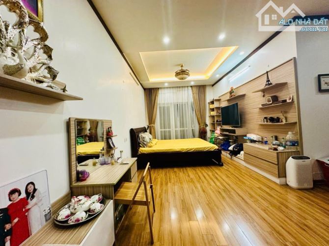 BÁN NHÀ LÔ GÓC PHỐ LẠC LONG QUÂN, 110M2, THANG MÁY, GIÁ 33 TỶ