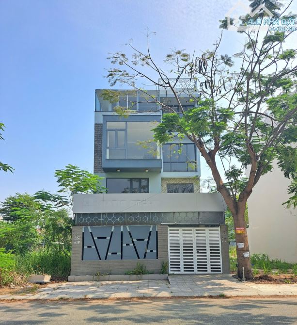 Cho thuê tòa VP trung tâm Quận_2-hầm 4 tầng ngăn sẵn phòng