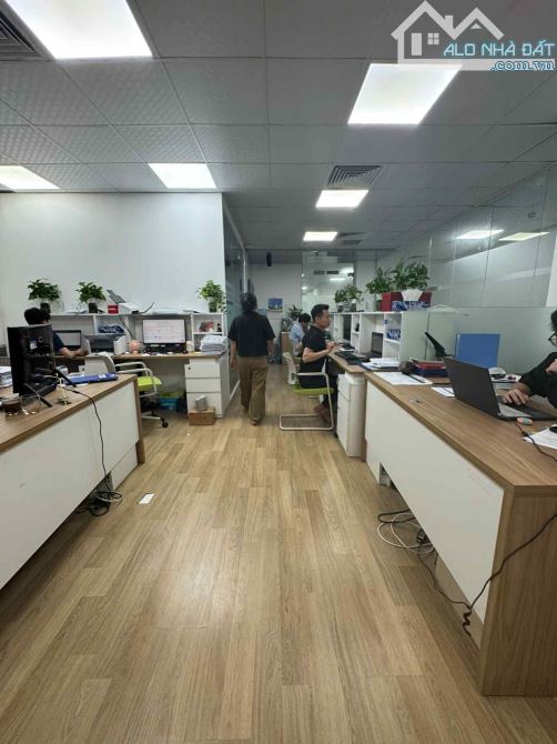 Cho thuê VP Cầu Giấy diện tích 90m2 giá 22tr siêu đẹp