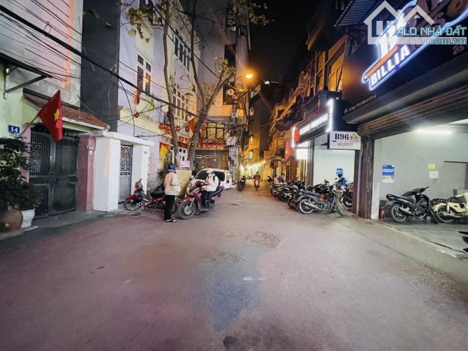 Bán nhà Cầu Giấy, Mặt ngõ oto. 60m2 x 3T, MT 5m. KD tốt. Giá 18 tỷ.