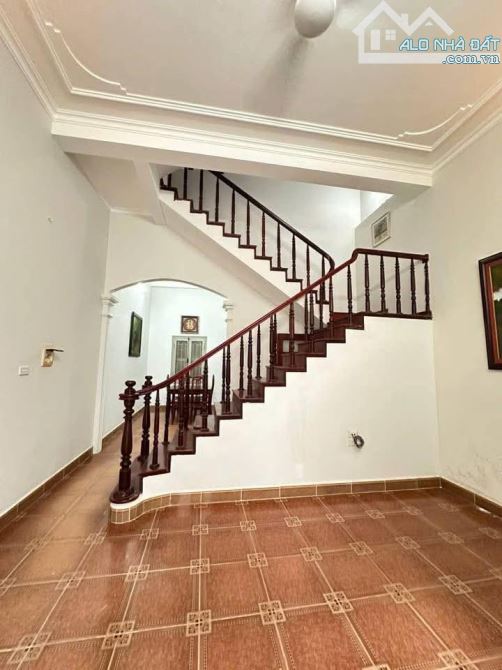 Cho thuê nhà phố Tư Đình Long Biên 9 triệu , 50 m, 4 tầng ,4 PN, full NT, gần Hồng Tiến