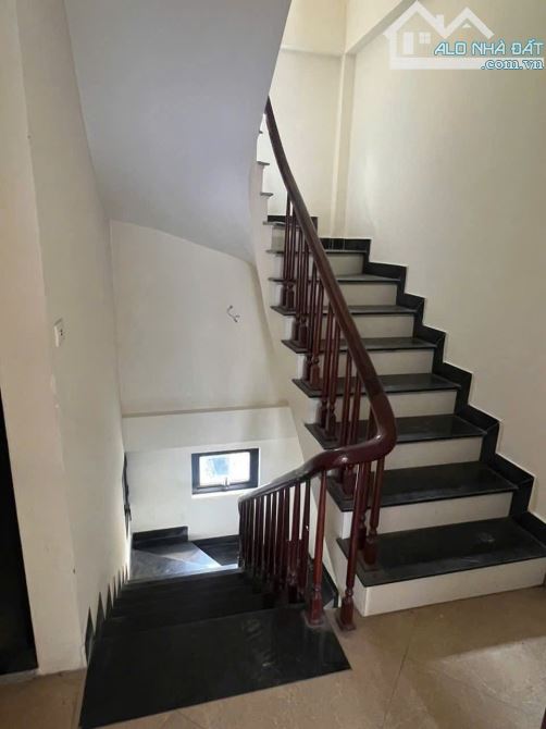 Cho thuê nhà phố Tư Đình Long Biên 8 triệu 34m, 5 tầng,3PN, Ô TÔ, kinh doanh,gần Hồng Tiến