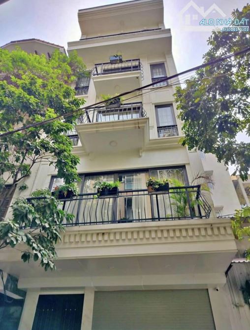 Ngõ 3 Nguyễn Văn Huyên,10 tỷ 40m2 5 tầng, bãi ô tô sát nhà