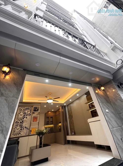 Nhà Xuân La, Ảnh thật 100% - 7,68 tỷ 35m2 5 tầng - Ngõ ba gác.