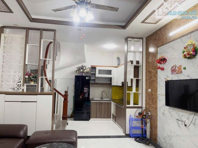 Cho thuê nhà nguyên căn phố Bạch Đằng Hai Bà Trưng 30m2