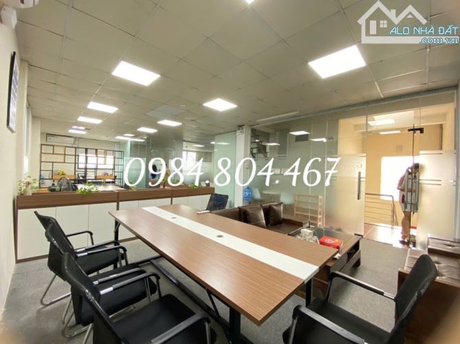 Cho thuê văn phòng DTsd 100m2 giá chỉ 15 triệu, chia sẵn phòng tại kv Công viên Cầu Giấy