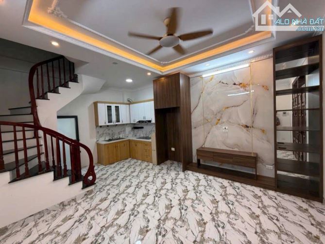 💥 Thạch Bàn 5 tầng Mới Đẹp, ngõ rộng, gần Hồ + CV chỉ nhỉnh 5Tỷ