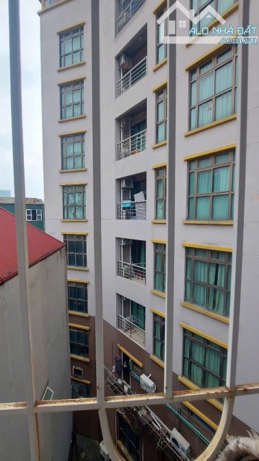 Bán nhà phố Xuân Thủy, mặt ngõ diện tích 58m, 5 tầng, mặt tiền 4m, giá 15,36 tỷ.