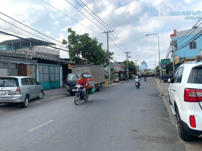 Bán Nhà Đường Nguyễn Văn Cự giáp Tĩnh Lộ 10. Quận Bình Tân ( 12x56m = 675m2) Đất ở. 30 tỷ