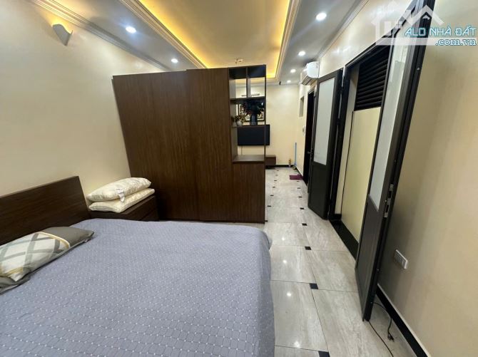 Cho thuê chung cư thang máy đủ tiện nghi phố Nguyễn Biểu, gần hồ Tây