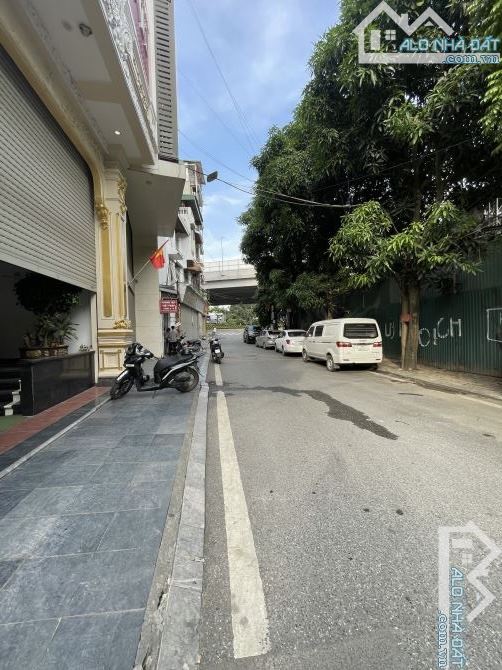 Siêu Phẩm! 36 Tỷ Hơn, Bán Đất Phạm Văn Đồng,Cầu Giấy -112M2-Lô Góc -2 Mặt Tiền Ô Tô Tránh