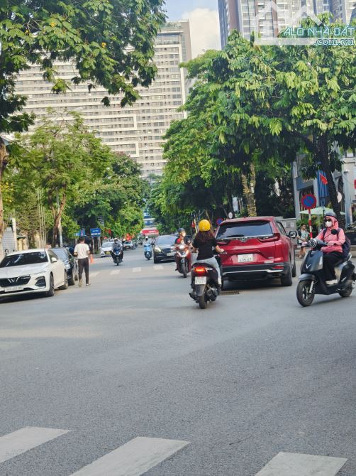 Cực hiếm, đtư Mặt Phố Nguyễn Thị Định, đẹp vỉa hè rộng, 90m2 sổ x mtiền 8.5m. Giá 70 tỷ