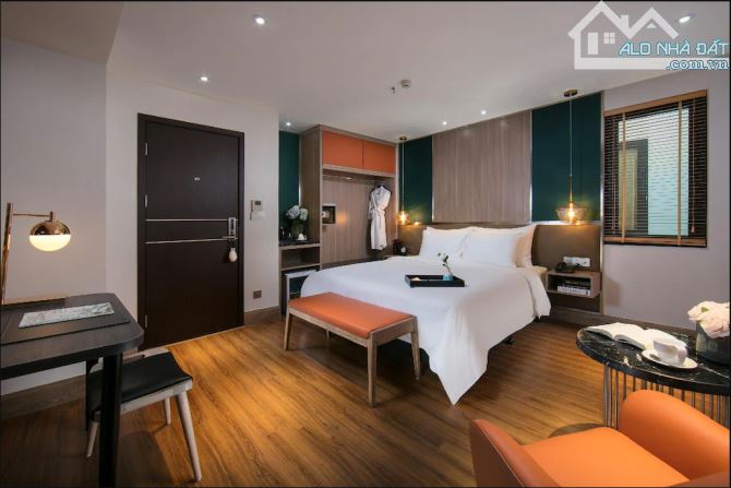 cho thuê khách sạn 105 phòng- mt thi sách- 1 hầm, 12 tầng- dsd: 4,000 m2- 2,4 tỷ/th