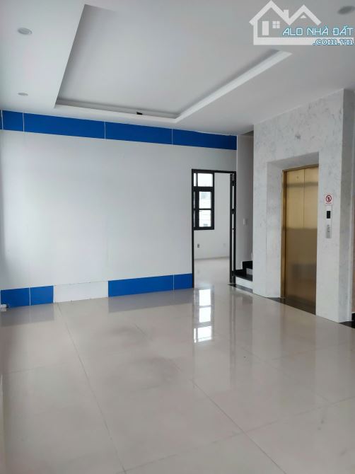 Cho thuê Shophouse Vin Imperia (mặt đường Bạch Đằng) - lô xẻ khe - ngang 8m