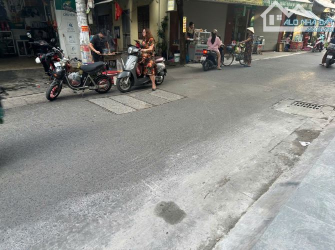 NHÀ PHỐ HOÀNG MAI, LÔ GÓC 3 THOÁNG, 5TẦNG THANG MÁY, OTO NGỦ TRONG NHÀ. 18TỶ