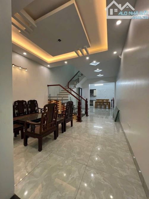 Cho Thuê Nhà phố Thạch Bàn Long Biên 8 triệu,34 m, 5 tầng, full nội thất, gần Ô TÔ, KD.