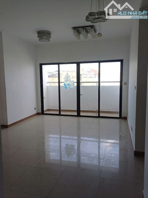 Bán Chung Cư The Era Lạc Long Quân, Víp Tân Bình, 58M2, Căn Góc, Nhỉnh 2 Tỷ TL.
