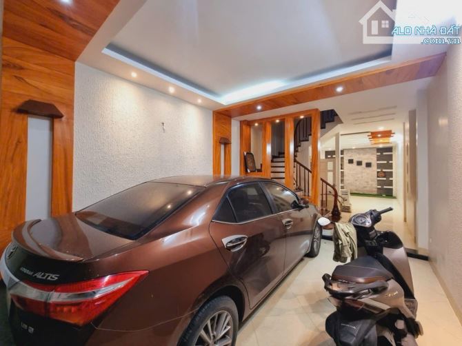 Bán nhà phân lô 105 Xuân la - Ô tô tránh, vỉa hè - 18.5 tỷ - 60m2