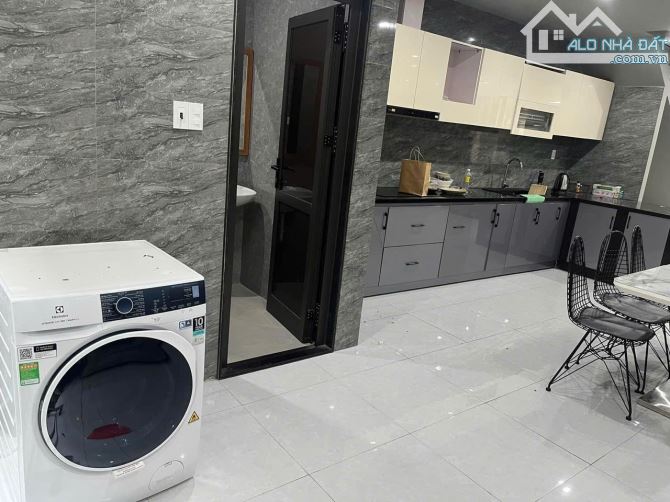 Bán Toà căn Hộ 7 tầng 16 phòng mặt phố Trần Bạch Đằng, hàng hiếm tại view biển đẹp.