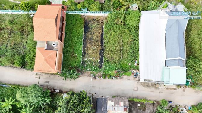 Mình cần bán (5.5x22m) 106m2 đất (full thổ cư) đường ô tô - phía sau UBND xã Bình Khánh