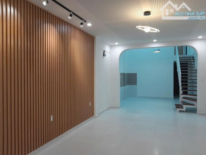 Cho thuê nhà mới 5PN đường Ni Sư Huỳnh Liên, Phường 10, Tân Bình