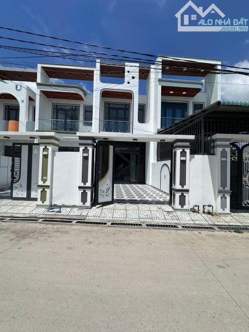 NHÀ MẶT TIỀN 111M2 THUẬN TIỆN KINH DOANH GẦN KHU CÔNG NGHIỆP