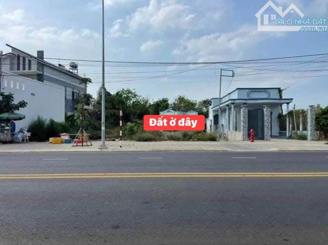 BÁN GẤP LÔ ĐẤT 280m2 MẶT TIỀN DT769 GIÁ 3tỷ250 NGAY KCN LỘC AN-BÌNH SƠN, CÁCH SÂN BAY 2KM5