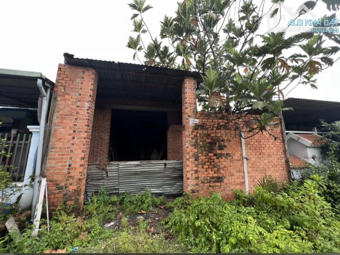 Bán đất tặng nhà xã TPTrung 8x30m 100% thổ cư, mặt tiền đường số 66 (giáp Hóc Môn), shr