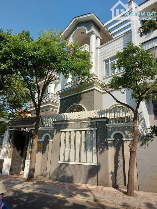 Bán Biệt Thự Đường Trường Sơn, Quận 10, DT: 8x20m - Hầm + 5 Tầng - Giá Chính Chủ 42.9 tỷ