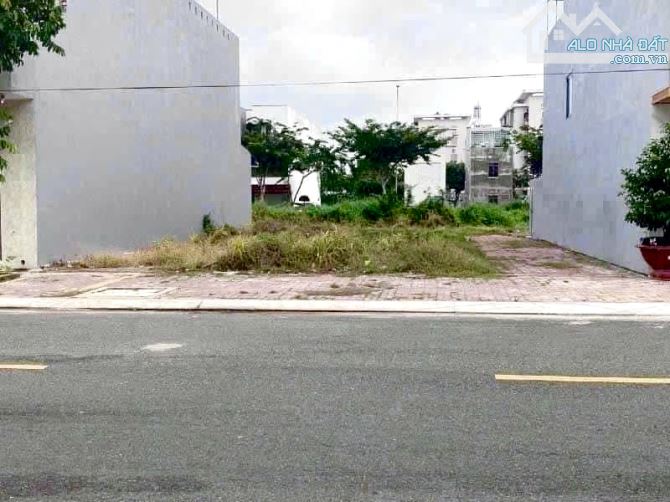 BÁN GẤP LÔ 143m2 MẶT TIỀN 25C GIÁ 2tỷ2 NGAY KDC SẦM UẤT, NỐI VÀO CỔNG SÂN BAY LONG THÀNH